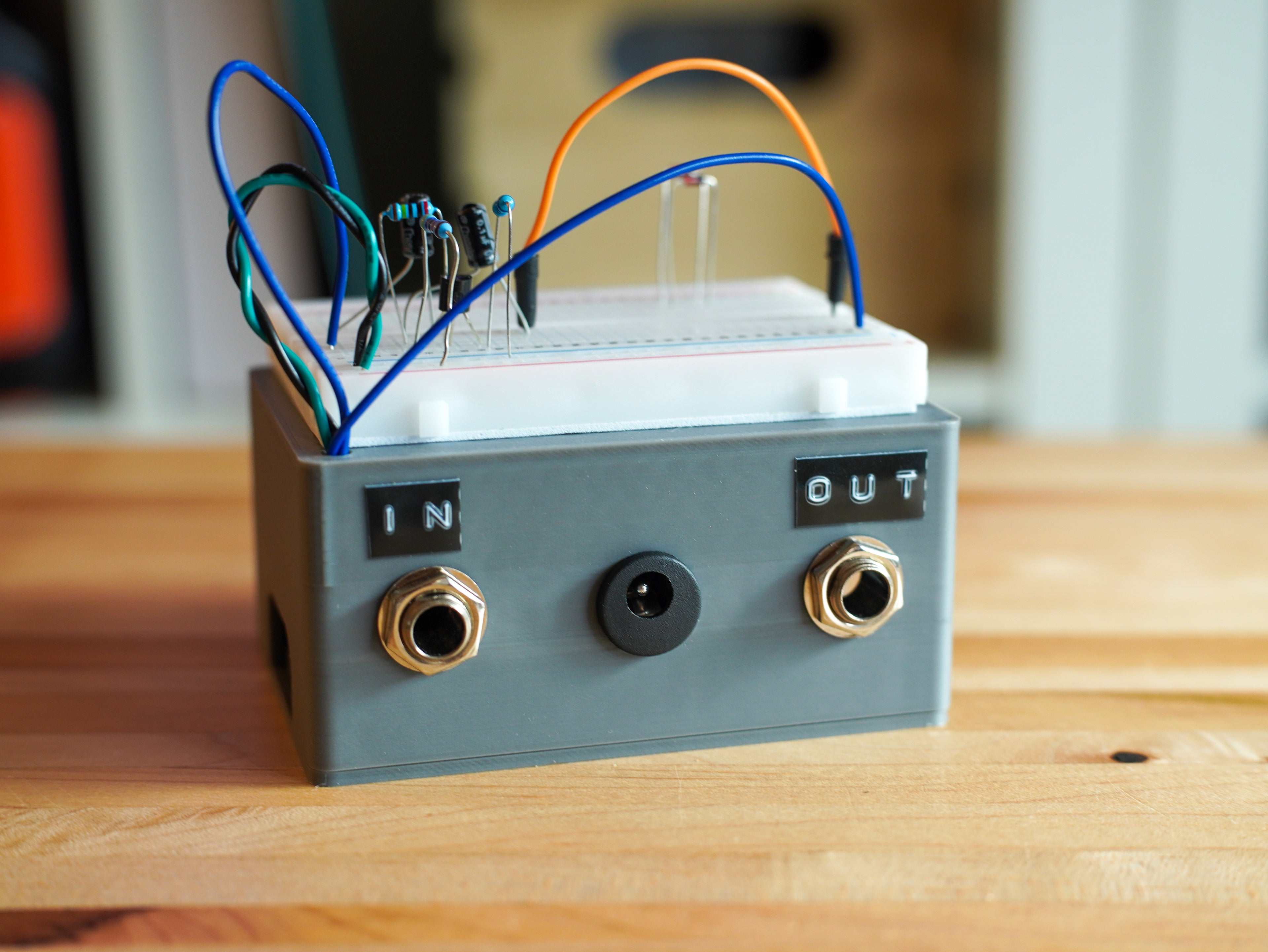 Electronic device with wires and connectors on a wooden surface
